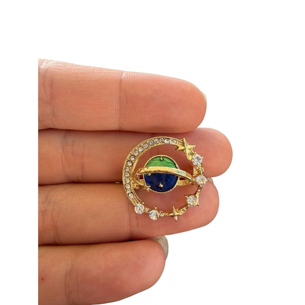 Vintage Jewelry Universe Brooch World Pin